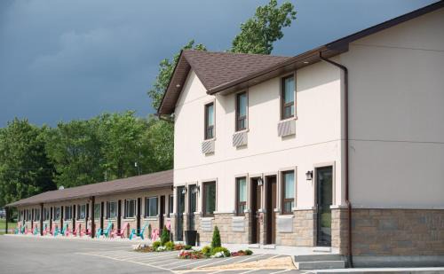 Napanee Hotel | Masterson's Motel