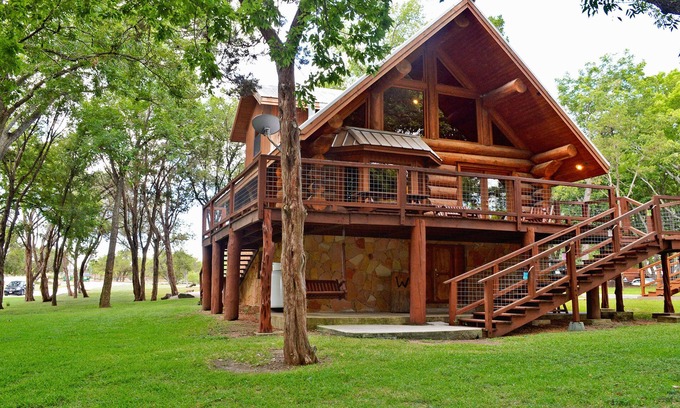 Marble Falls Cabin | Matador: Rustic Retreat with Scenic Lake Views!