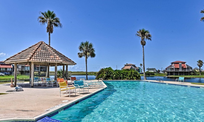 Matagorda House | Matagorda Townhome w/Deck, Views, Pool Access