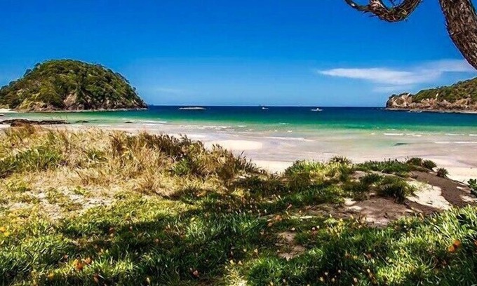 Matapouri Cottage | MATAPOURI DUNES - MATAPOURI HOLIDAY HOME, with a garden in Matapouri