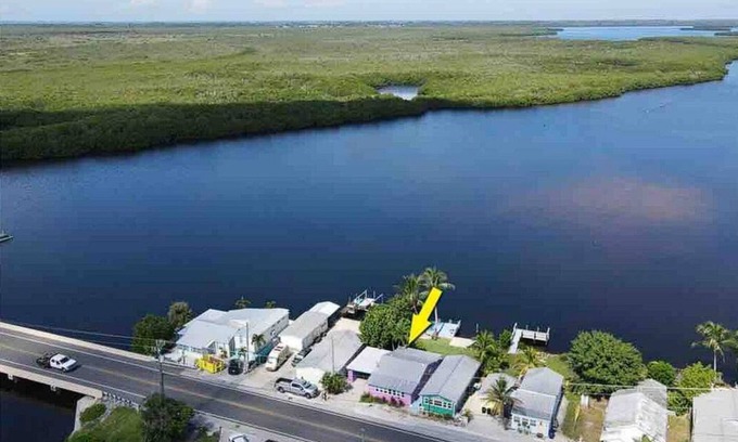 Matlacha Apartment | Matlacha Cottage 2/2 remodeled& sunsets!n
