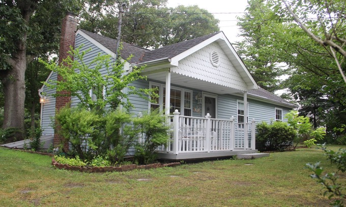 Mattituck Cottage | Mattituck Cottage By The Sound In The Center Of North Fork Wine Country