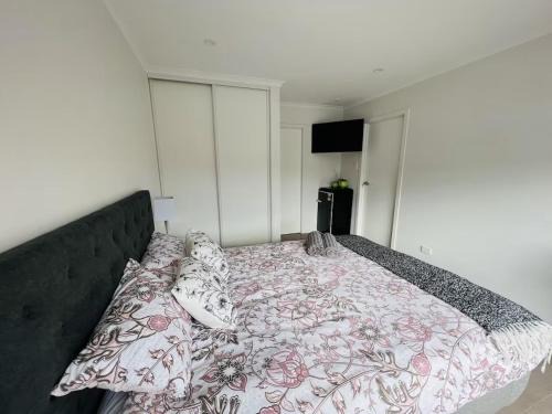 Henderson Apartment | Matuhi Deluxe studio with kitchenette