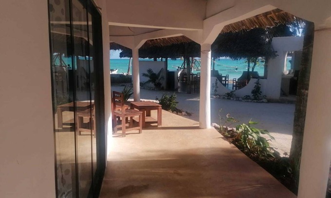 Mkunguni Hotel | Maua beach lodge