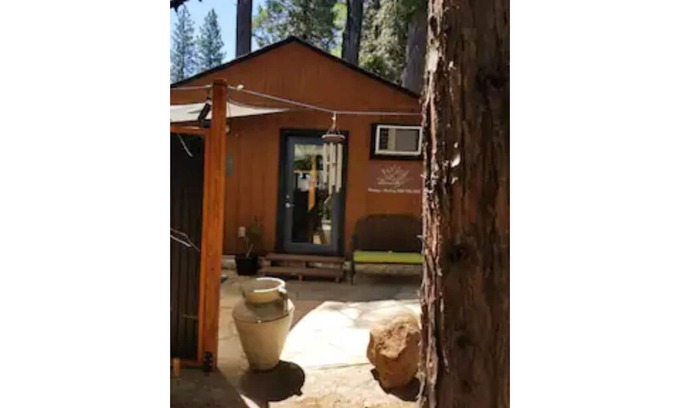 Glencoe Apartment | Maura's She Shed at the Trails End" private studio in the mountains.