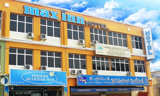 Parit Raja Hotel | Max Inn Hotel