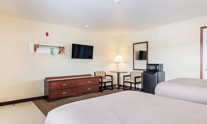 Aberdeen Hotel | Maximum Comfort! With Free Parking & Breakfast! Pet-friendly Property!