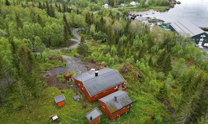 Grovfjord Cabin | Maxi’s Cabin with Sauna and Jacuzzi