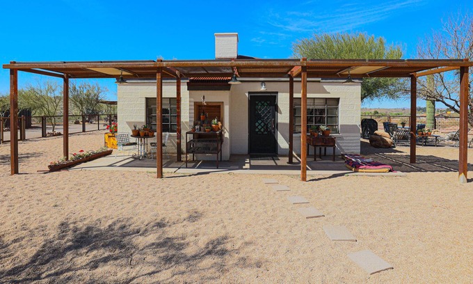 Wickenburg House | May-Sept Summer Rental/Dog Friendly/Horse Stalls/Month to Month