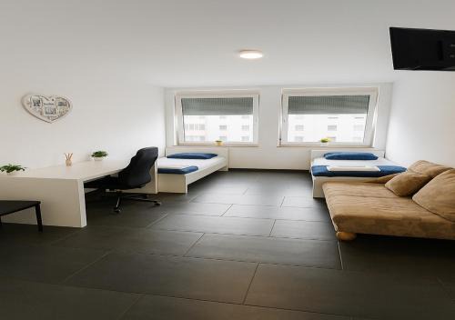Heilbronn House | Maya Zimmer Zentral & Praktisch