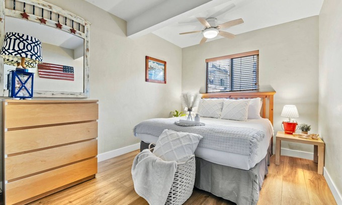 San Diego House | MB! 4BR Massive Beach Houses steps to sand with Parking spaces!