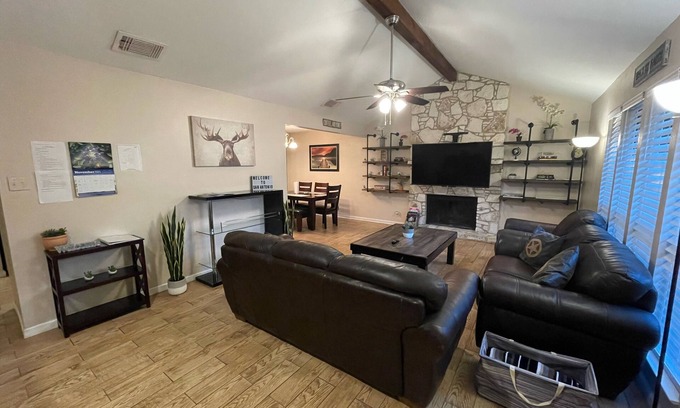North San Antonio - SAT House | McAllister Park Family Ranch House