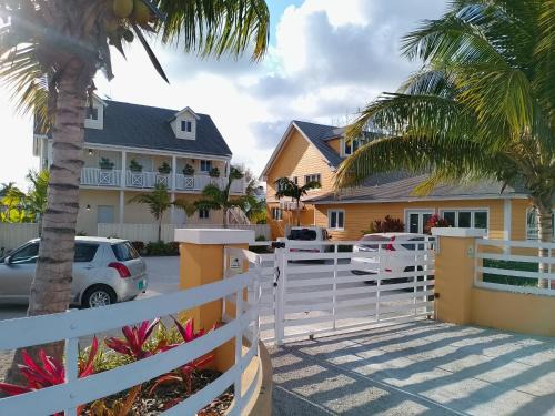 Downtown Nassau Apartment | Mcgregor House - Villa by The Bay