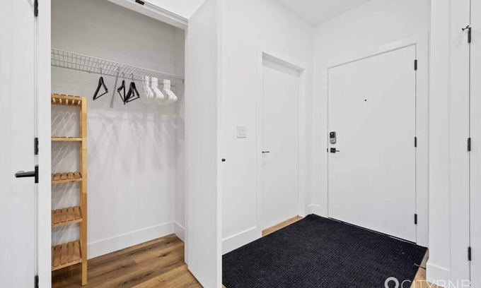 McKinley Condo | McKinley Beach. Sleeps 4. Lakeview. 1200sq ft.
