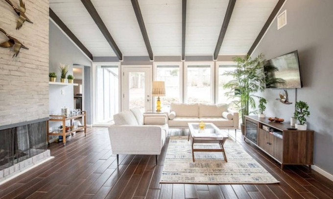 Prairie Village House | MCM inspired Cozy and Quiet 3 BR in Prairie Village - Pet Friendly