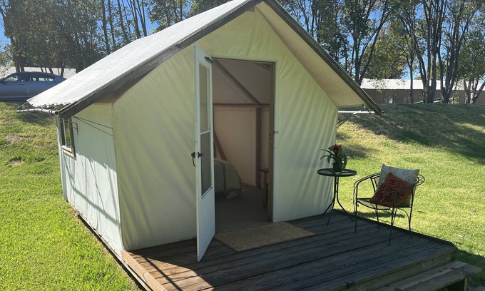 Isleton House | Meadow Cabana - King Bed