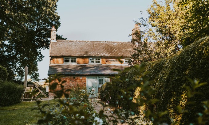 Wimborne Villa | Meadow Cottage - Three Bedroom Villa, Sleeps 6