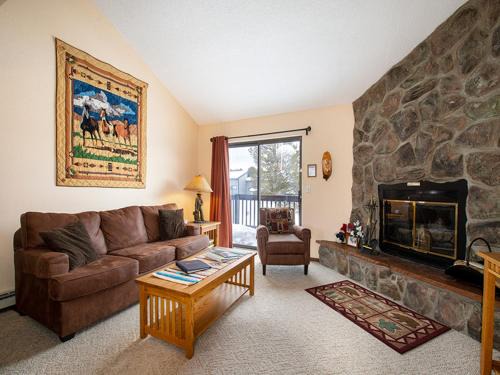 Fraser House | Meadow Ridge Court 28 Unit 6