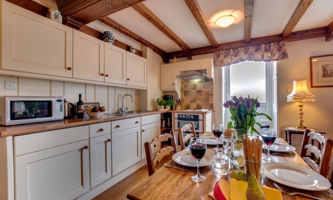 Pickering Cottage | Meadows Edge Cottage, Dog/Cat Friendly with fishing on site