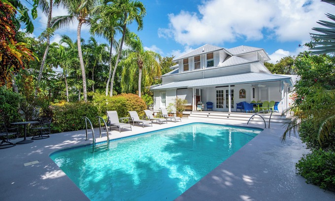 Meadows House | Meadows Manor | Elegant Oasis with Private Pool & Parking! Weekly Rental