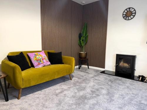 Insch Apartment | Meadowside-Stylish Newly Renovated 2 bed property