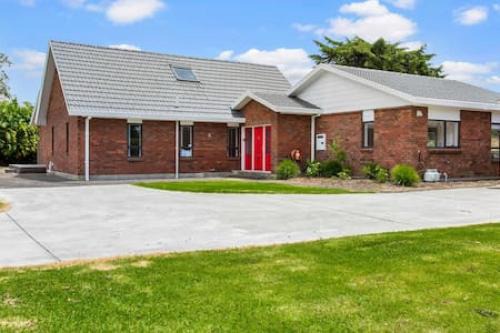 Waiau Pa House | Meadowview Retreat is only 5 mins to beach