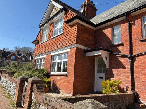 Meads House | Meads Garden Cottage Close to Sea