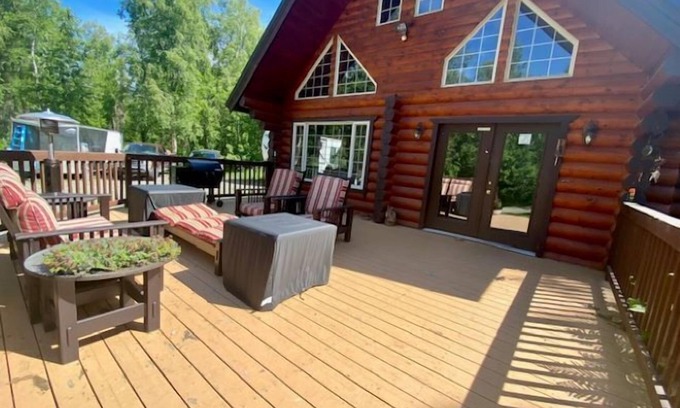 Talkeetna House | Meandering Moose Lodging
