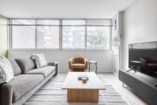 Near West Side Apartment | Medical District 1BR w WD Gym nr Hospitals CHI-719