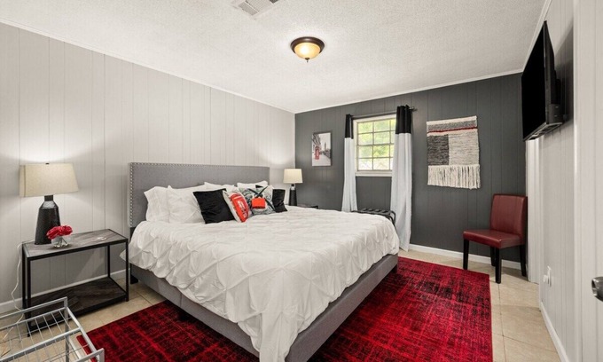 Pineville Apartment | Medical Stay King Bed Smart TV WiFi Pets W/D