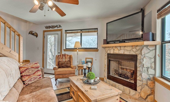 Medicine Park House | Medicine Park Cabin Rental w/Mountain View