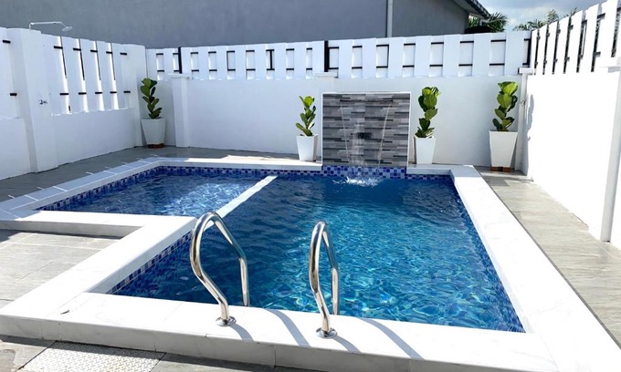 Sitiawan Villa | MEDINA VILLA MANJUNG private pool