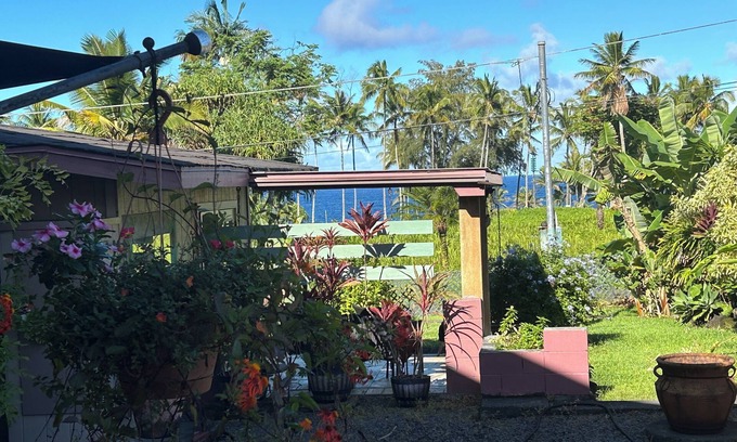 Kapoho Apartment | Mediteranean style 2BR Garden Apartment to block from the Ocean (Cliff)