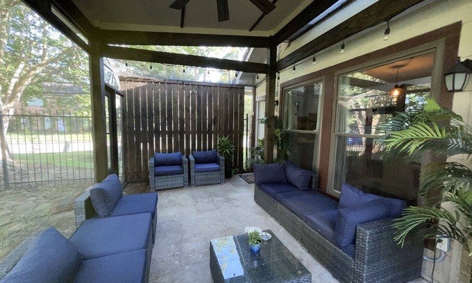 Baytown House | Mediterranean home close to Houston and the Ocean
