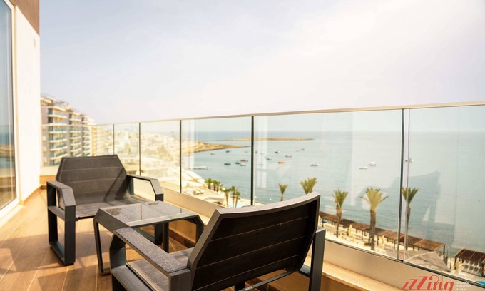 Madliena Apartment | Mediterranean living right by the sea