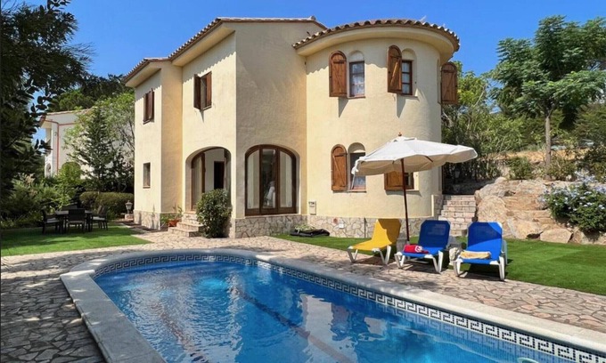 Calonge House | Mediterranean Villa in Costa Brava with Pool, Garden, and Close to Beach