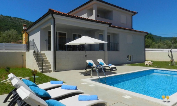Drenje Villa | Mediterranean Villa in peaceful surroundings & private pool