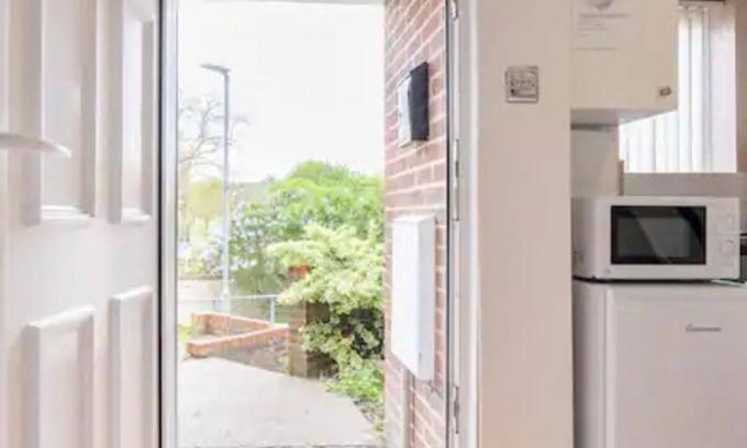 Chatham House | Medway Luxury Retreat Free Parking Free Wi-fi