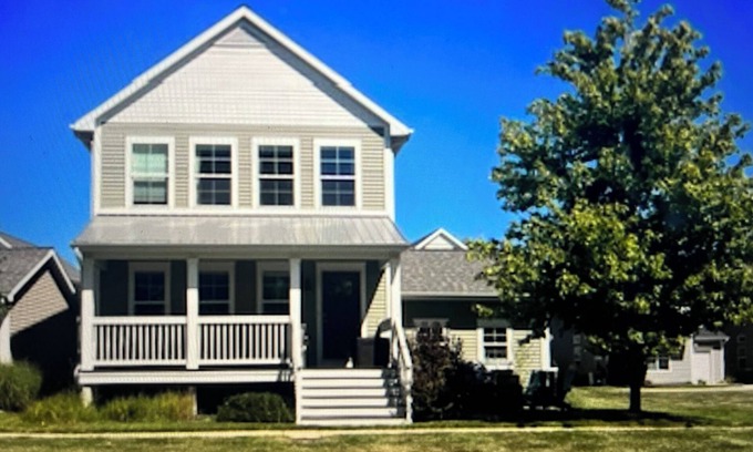 Benton Harbor House | Meet Me at the Beach-3BD/3.5 Bath-Across street from Golf/Lake/Jean Klock Beach