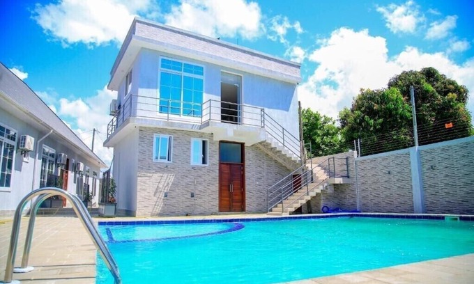 Dar es Salaam Bed & Breakfast | Mega Lodge