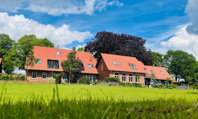 Kirchlinteln Apartment | Meine Schule Sehlingen, exklusiver Familien oder Generations-Landurlaub mit Hund, Workation, Sauna, Ruhe & Erholung genießen sowie Niedersachsen, die Lüneburger Heide, die Nordpfade oder Städte wie Verden, Hamburg, Bremen, Lüneburg & Celle erleben