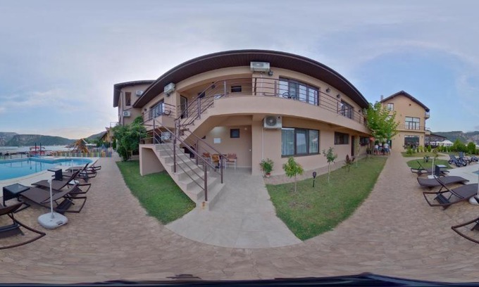 Dubova House | MELBA 3 flori cazanele Dunarii
