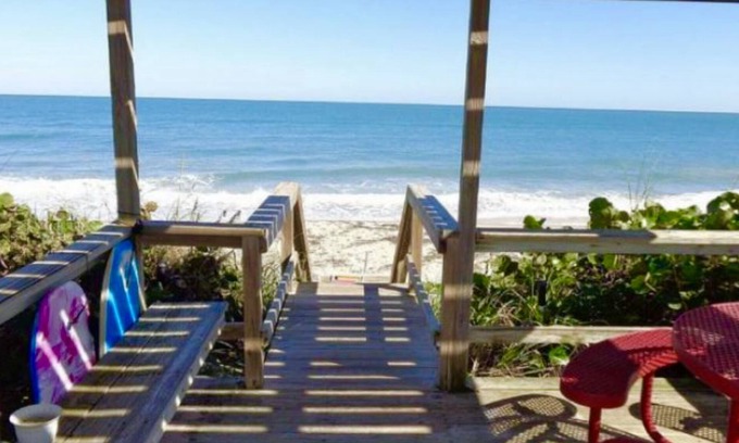 Melbourne Beach Cottage | Melbourne beach DIRECT OCEANFRONT u-c private beach access last min deals