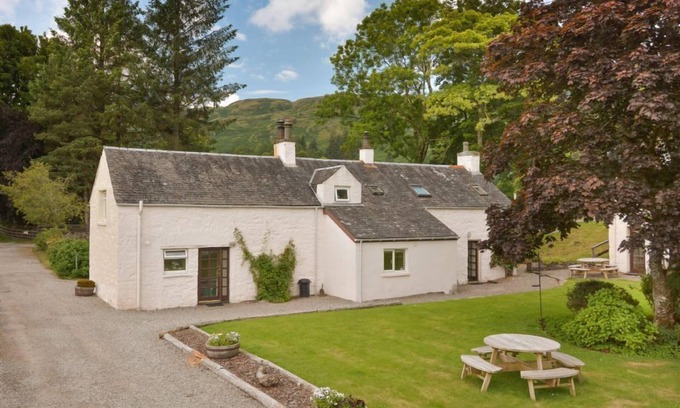 Slate Islands Cottage | Melfort Lodge - a semi-detached cottage that sleeps up to 8 guests