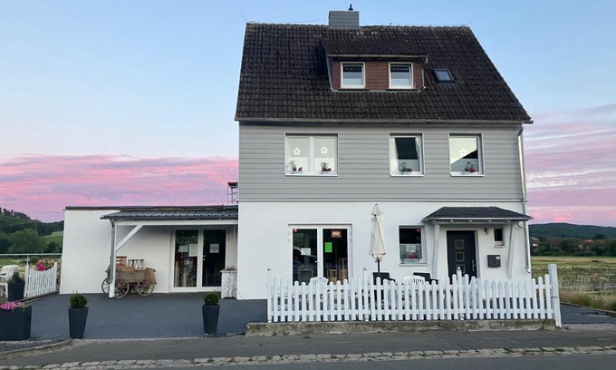 Kreiensen Apartment | Mellys Café & Store