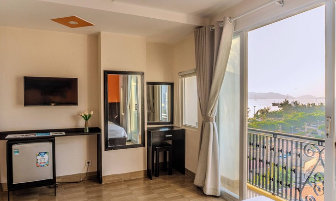 Tran Phu Beach Hotel | Melyna Hotel Nha Trang Beach
