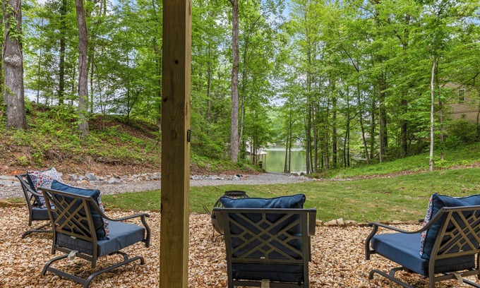 Alexander City House | MemoRays Made on Martin, MemoRays Made on Martin- 5BR Lake Front Home- Sleeps 12