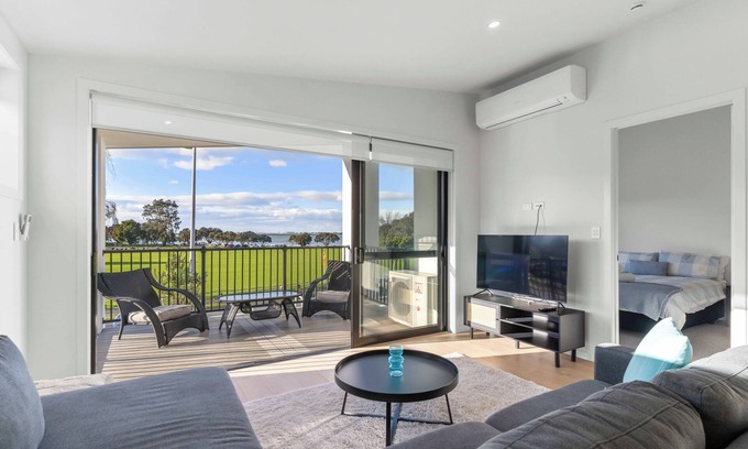 Tauranga Cottage | Memorial View - Tauranga Holiday Home
