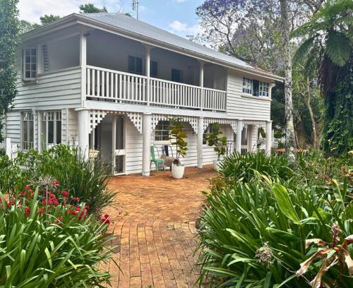 North Tamborine Cabin | Memory Lane Accommodation