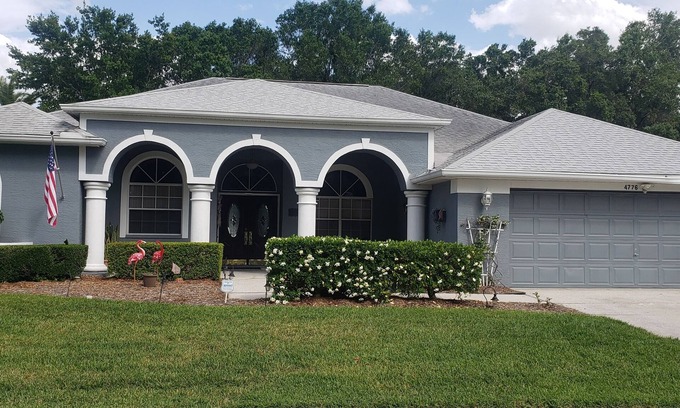 Grand Oaks House | Memory Lane Vacation HomenREDUCED SUMMER RATES! HEATED POOL AND SPA INCLUDED.